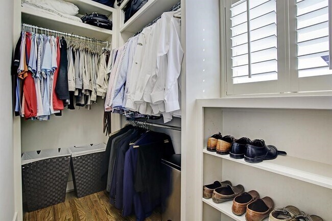 Building Photo - 246 Detering St