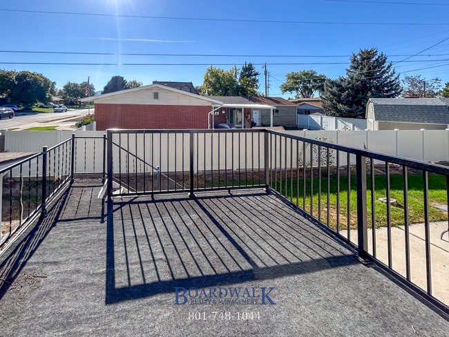 Building Photo - Spacious 4-Bed Home with In-Law