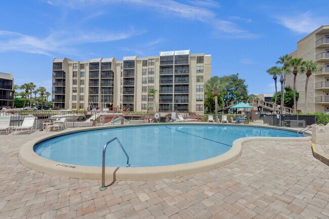 Building Photo - 12 Royal Palm Way