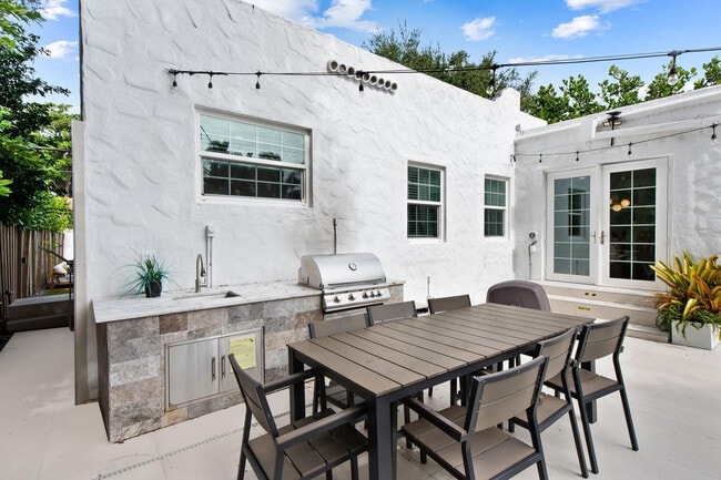 Building Photo - 615 SE 11th Ave