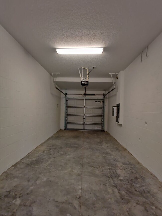 Building Photo - 23251 Willow Glen Way