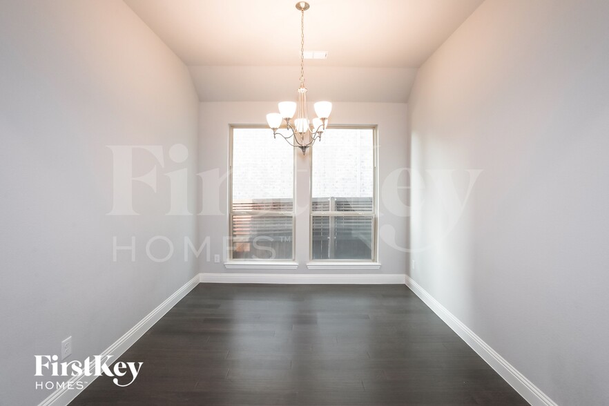 Building Photo - 1621 Everitt Trail