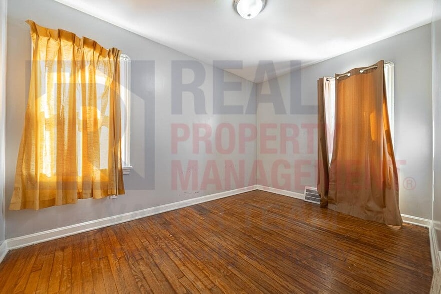 Building Photo - Cozy 3 Bed 1 Bath Single Family Home