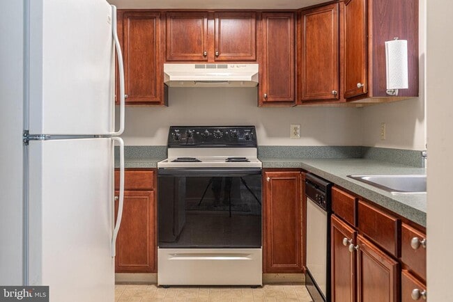 Building Photo - 127 Horseshoe Dr