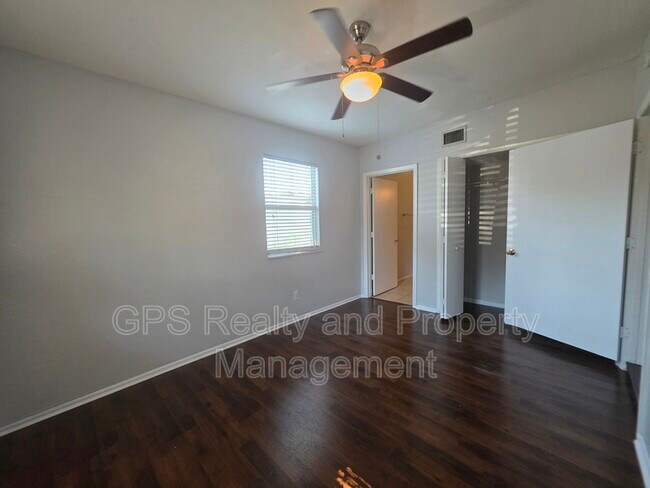 Building Photo - 2001 E Grant Ave