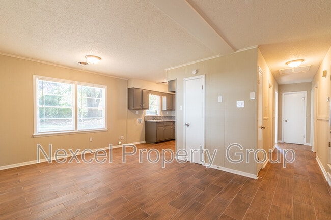 Building Photo - 8254 Elmbrook Dr