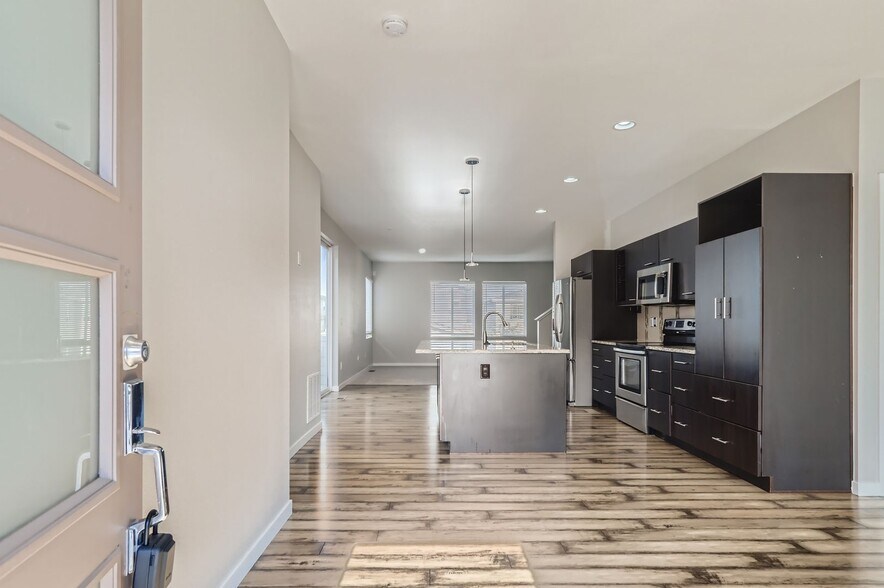 Building Photo - 3344 Cranston Cir