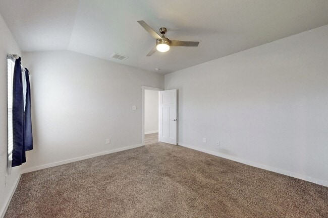Building Photo - 3 Bedroom, 2 Bath in Midtown Subdivision C...