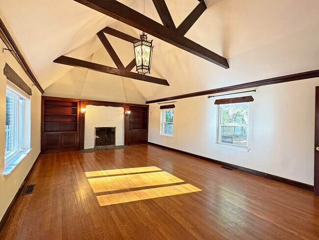 Building Photo - 280 Quinobequin Rd