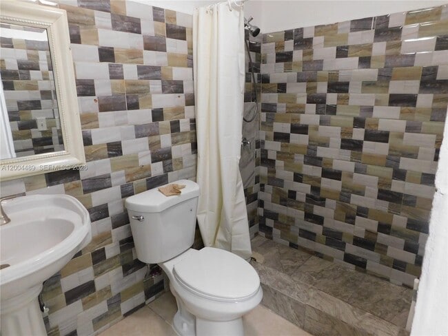 Building Photo - 10945 NW 19th Ave