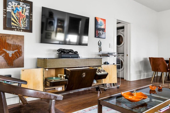 Building Photo - 1804 Brackenridge St