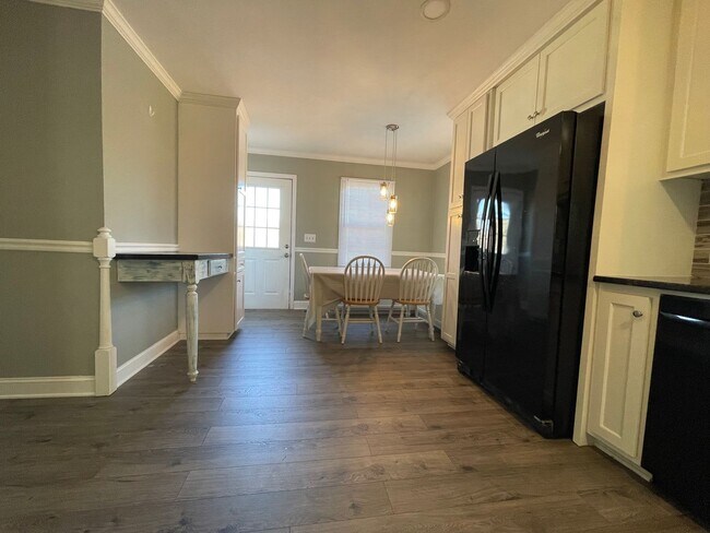 Building Photo - 2 Bedroom/2 Bath Home in Albemarle