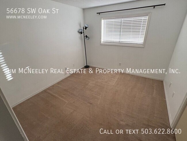 Building Photo - 56678 SW Oak St