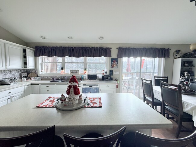 Kitchen Island - 1405 Emery Cir