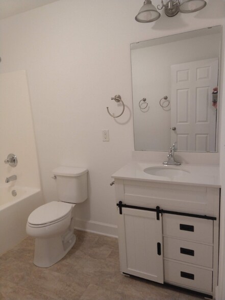 Building Photo - 1224 Stearns St