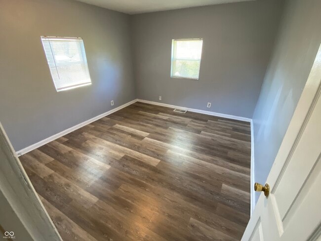 Building Photo - 2842 N Chester Ave