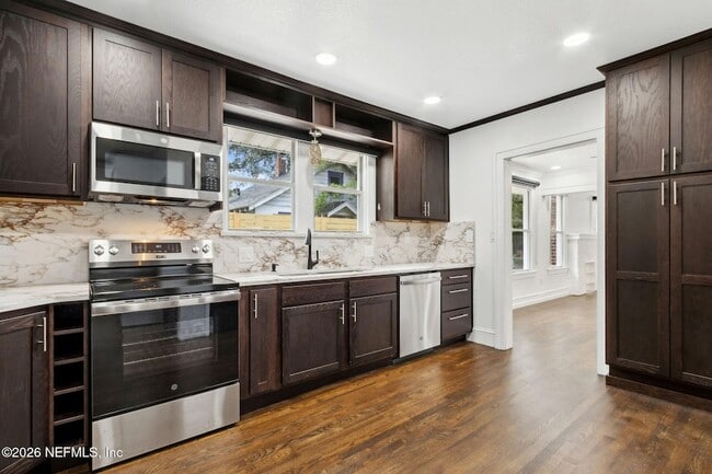 Building Photo - 836 Lynton St