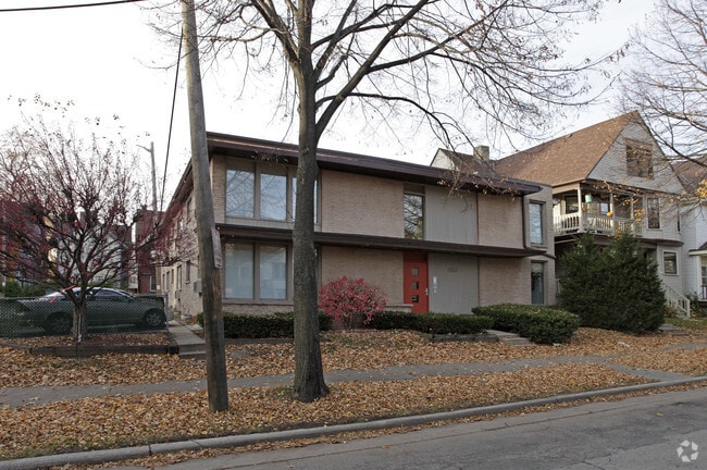 Primary Photo - 1851 N Oakland Ave