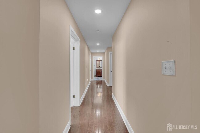 Building Photo - 4 Stults Dr