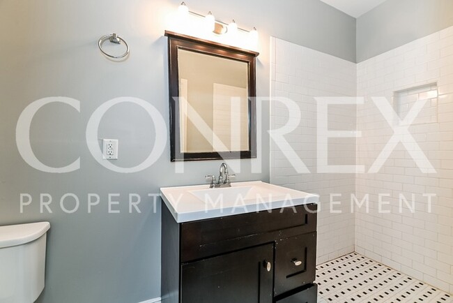 Building Photo - 5 Bedrooms in Downtown Charleston!