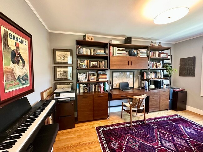 Building Photo - Modern & Bright 3BR/2BA Single-Family Home...