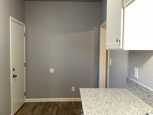 Building Photo - 1532-1532 N Safford Ave