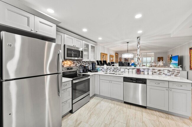 Building Photo - 6650 S Oriole Blvd