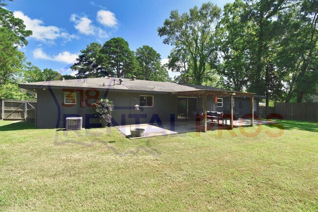 Building Photo - 4 Bed, 3 Bath Home in Ruston