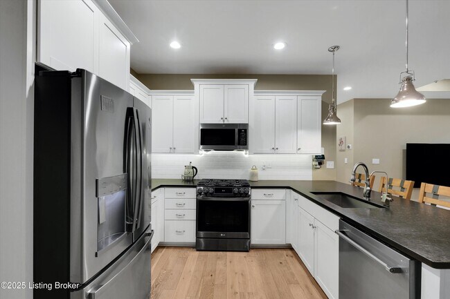 Building Photo - 825 Artisan Pkwy