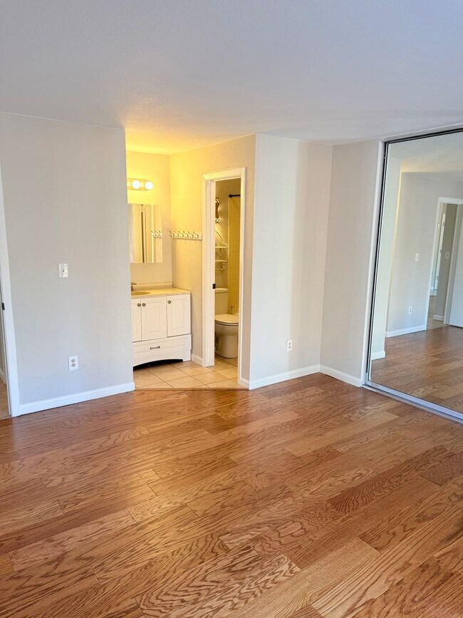 Building Photo - 3120 Mirage Dr