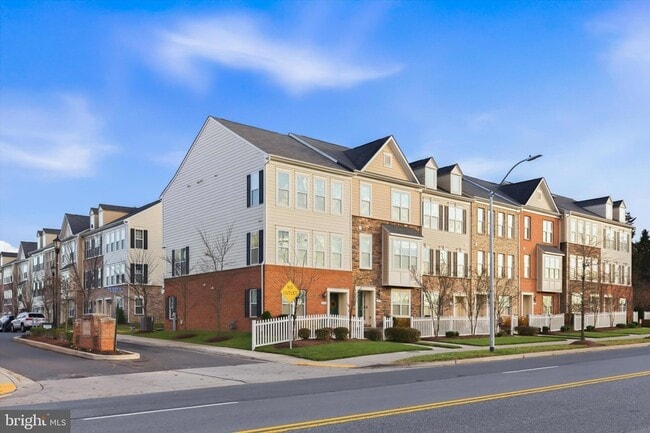 Building Photo - 7206 Wood Mdw Wy