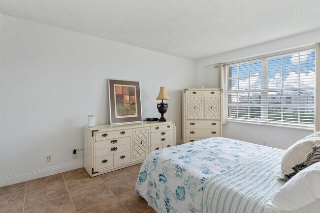 Building Photo - 3475 S Ocean Blvd