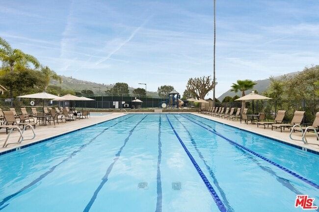 Building Photo - 1329 Avenida de Cortez