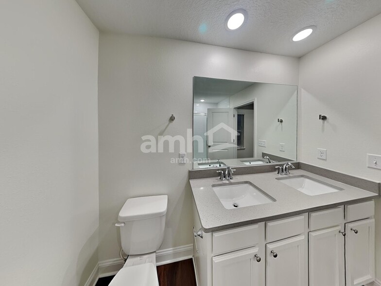 Building Photo - 540 Onate Cir