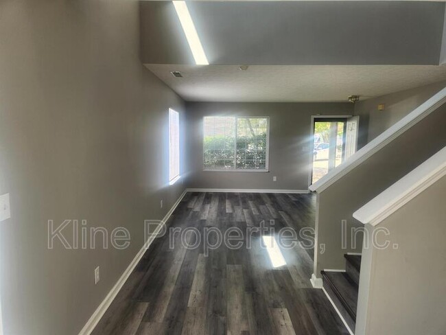 Building Photo - 5015 Clarkson Dr