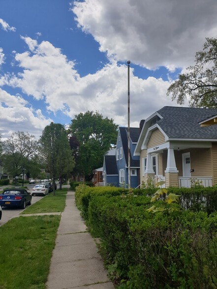House outside view - 115 7th Ave