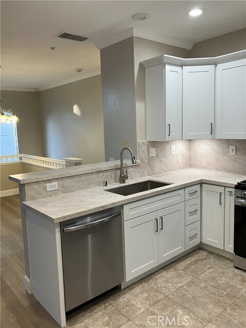 Building Photo - 37 Vía Barcelona