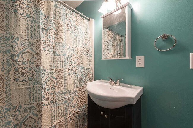 Building Photo - 2301 S Milton Dr