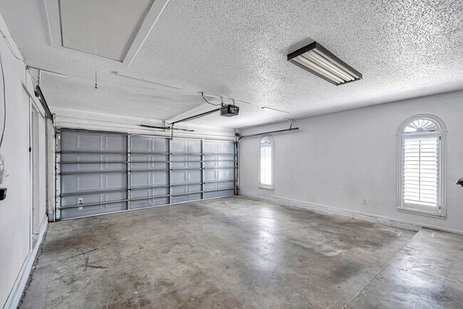 Building Photo - 1800 W 23rd St