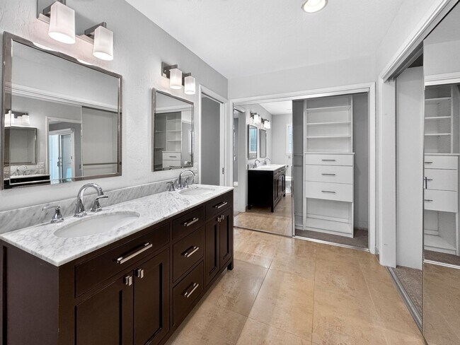 Building Photo - Gorgeous 4 Bedroom PLUS Spacious Bonus Room with Pool in Desired Alamo Neighborhood Available Now!