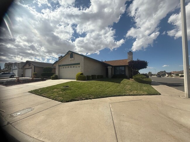 Building Photo - Victorville Home- Nice 2 Bedroom, 2 Bathro...