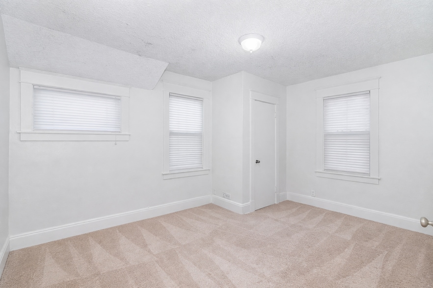 Building Photo - 1498 Selby Ave