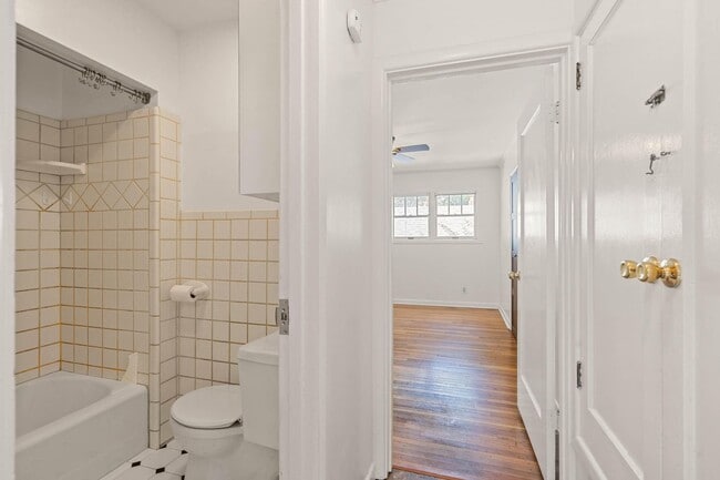 Building Photo - Amazing vintage 2-bdrm/2-bath Cully home—Giant garden, detached art studio, great location