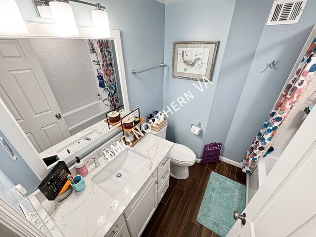 Building Photo - 3821 Jocelyn Dr