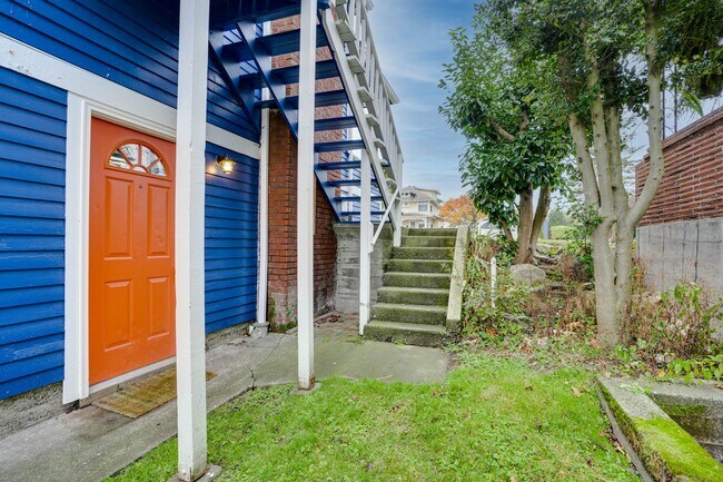 Building Photo - 3221210