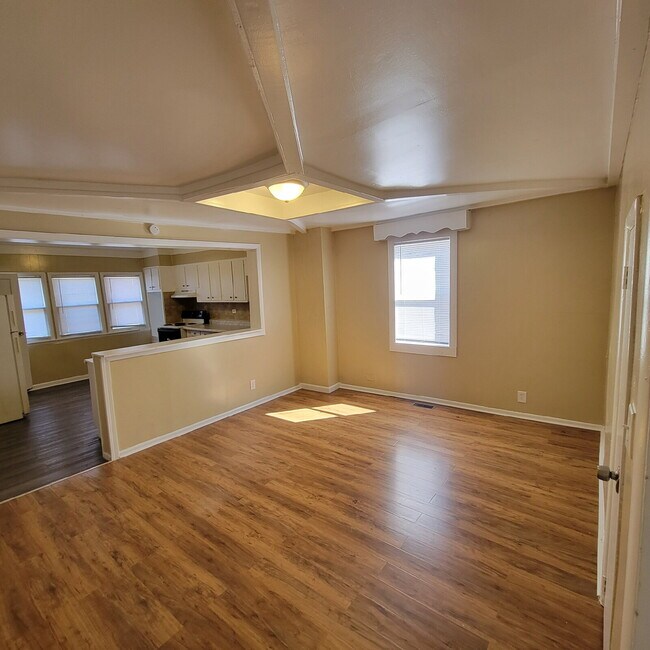Building Photo - conveniently located around the corner from popular Garfield Park