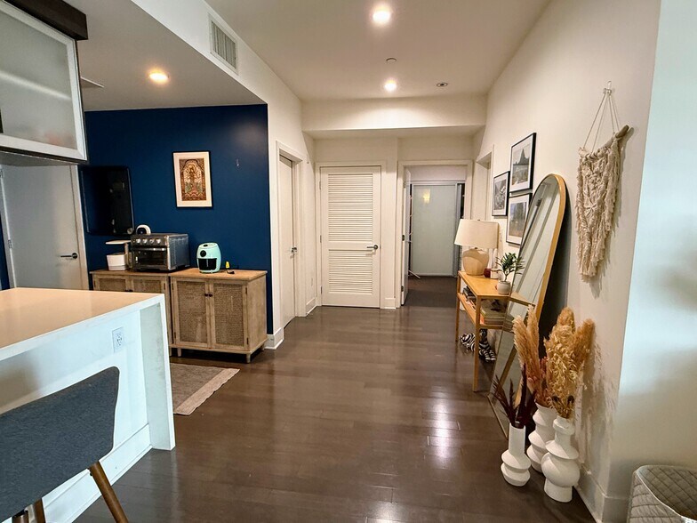 Building Photo - 1700 Sawtelle Blvd