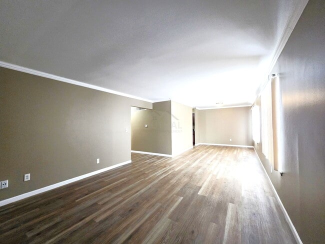 Building Photo - 30240 Southfield Rd