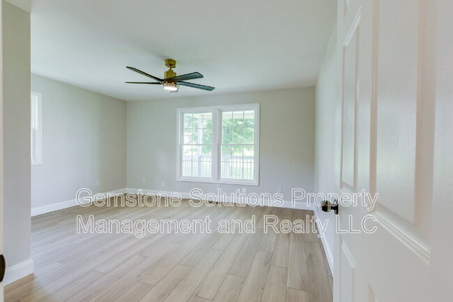 Building Photo - 919 Oak Meadow Dr
