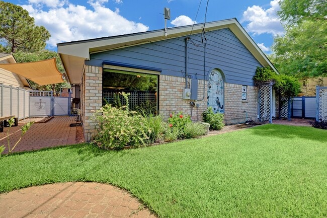 Building Photo - 12811 Ashford Hills Dr